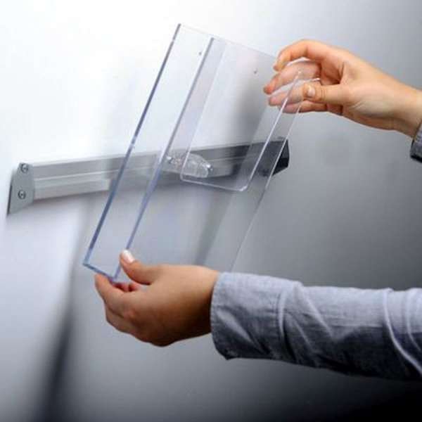 Broschyrhållare för vägg, aluminiumskena med 2 st. A5 akrylhållare #5