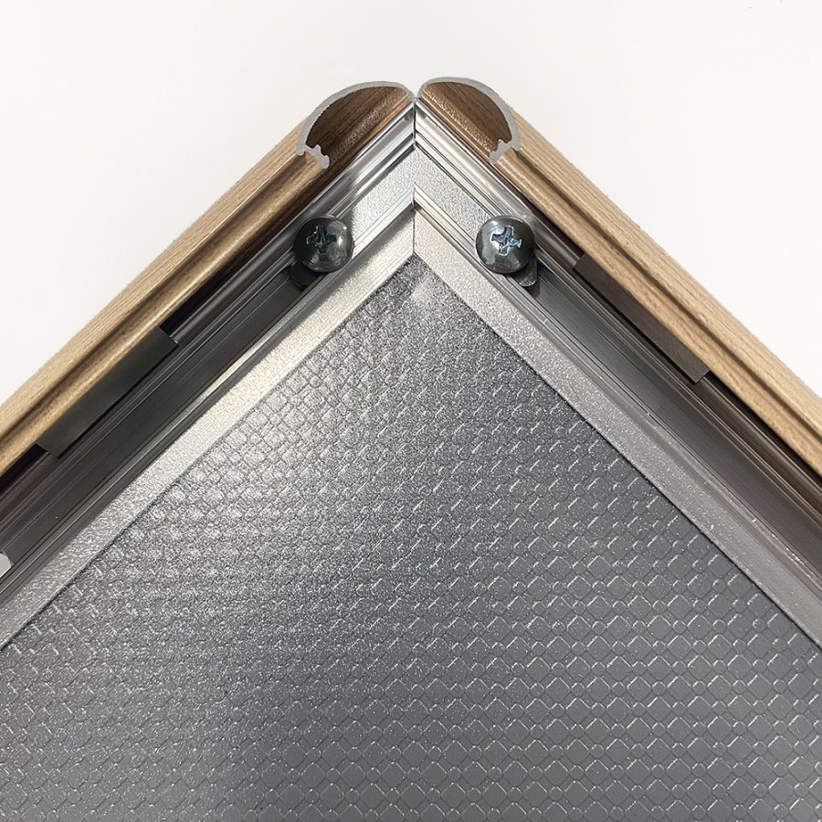 Alu Snapram 25 mm A1 i Ljust Tr&auml;look - Perfekt f&ouml;r Presentationer