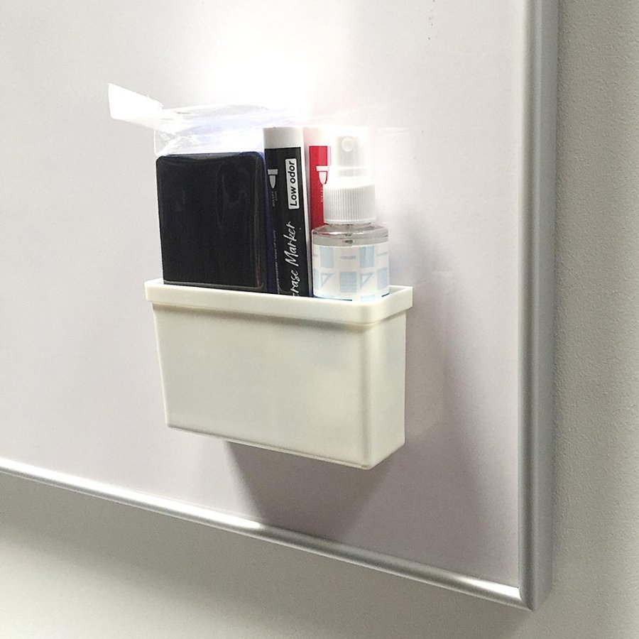 White Board Starter Kit (inneh&aring;ller h&aring;llare, r&ouml;d/svart whiteboardmark&ouml;r, reng&ouml;ringssvamp och spray)