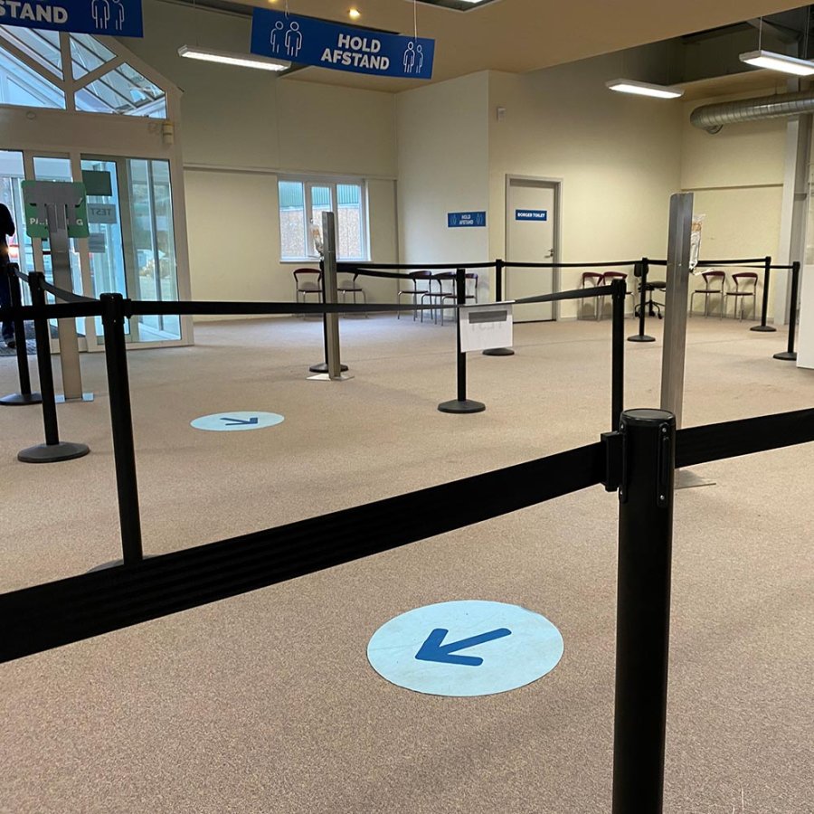 Svart Barri&auml;rstolpe - 1 Stativ med 3 meter svart tejp